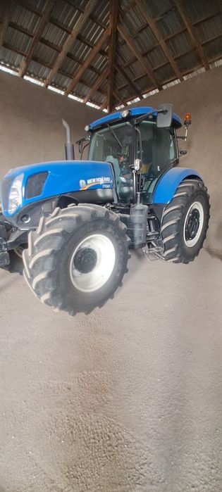 Traktor sotiladi Т 7060