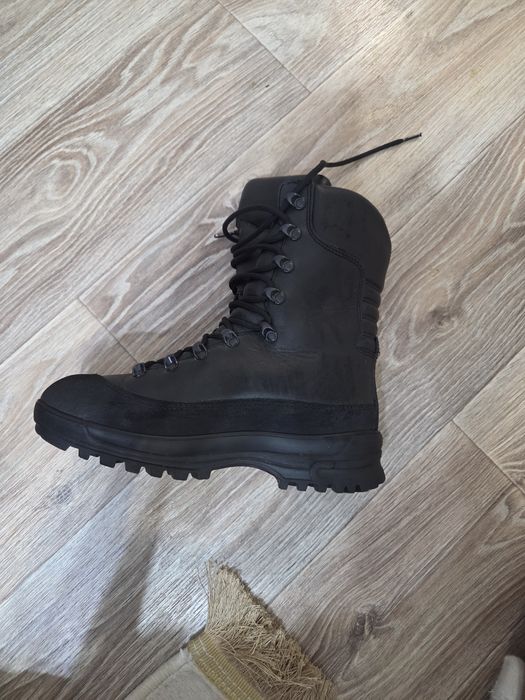 Продам ботинки черного цвета