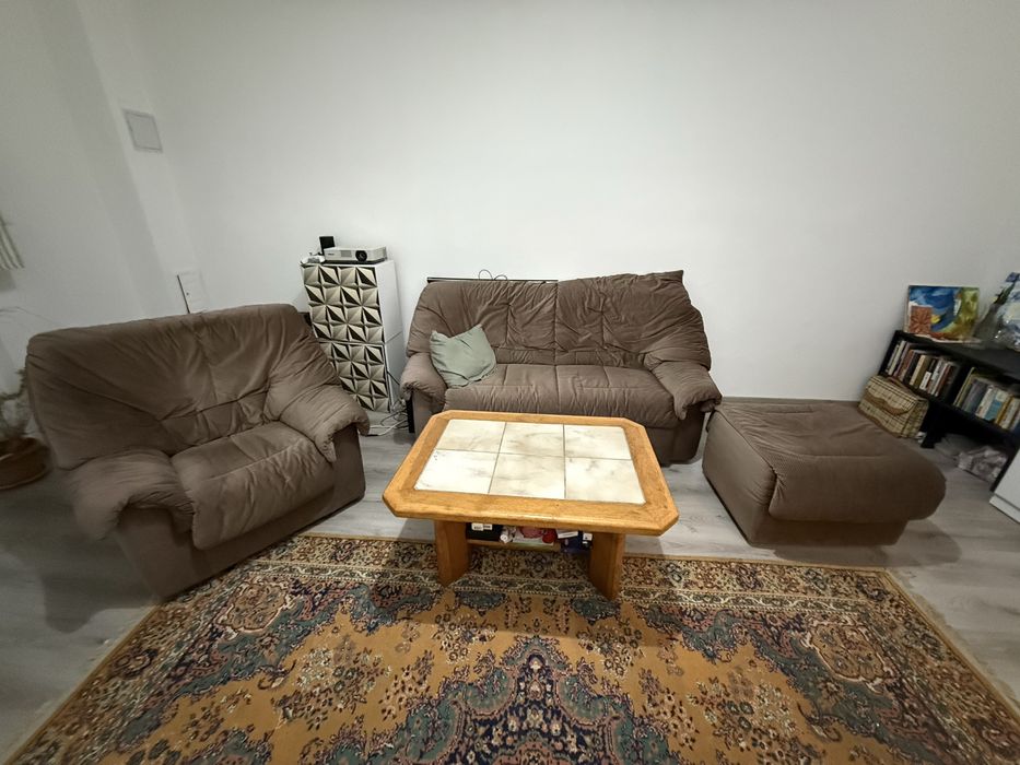 Set living – canapea 2 locuri + fotoliu + taburet + măsuță cafea