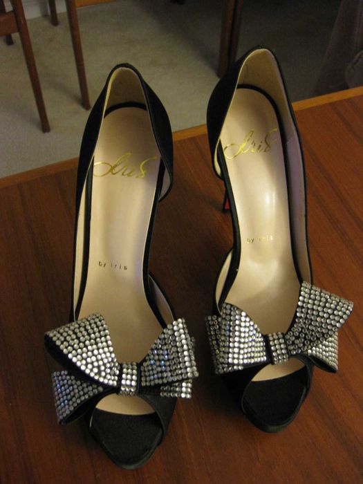 Брендовые туфли "Iris" Размер 37.5 Новые! Очень нарядные.