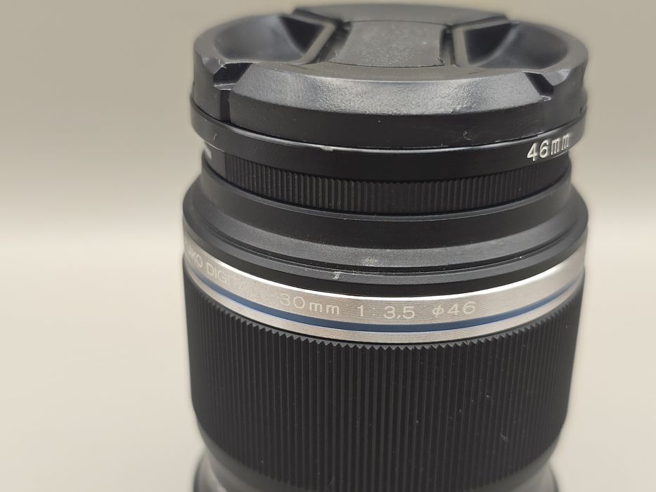 Olympus M.Zuiko Digital ED 30mm f/3.5 Macro.