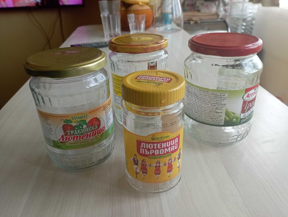 Буркани на винт различни по 0 50 ст./бр.