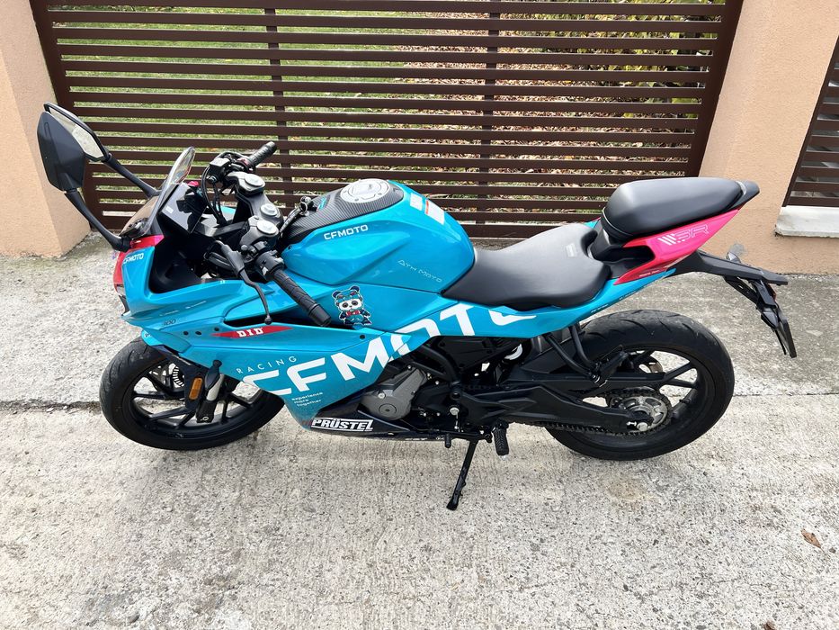 CFMOTO 300SR motocicleta