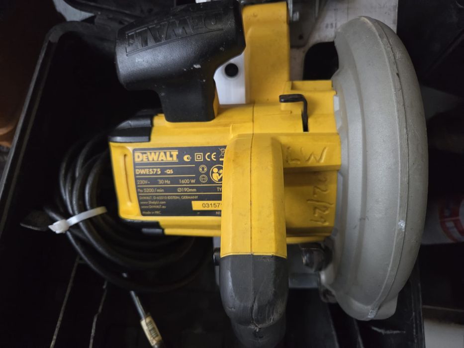 Circular de mana DeWalt 1600w