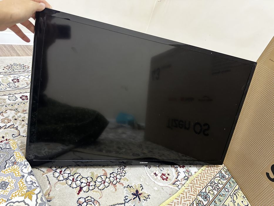 Продаю телевизор Samsung smart tv 82см