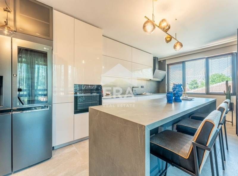 Дава се под наем Многостаен апартамент в София, в.з. Малинова долина - 270 кв.м за 2992.17 € - Снимка #1