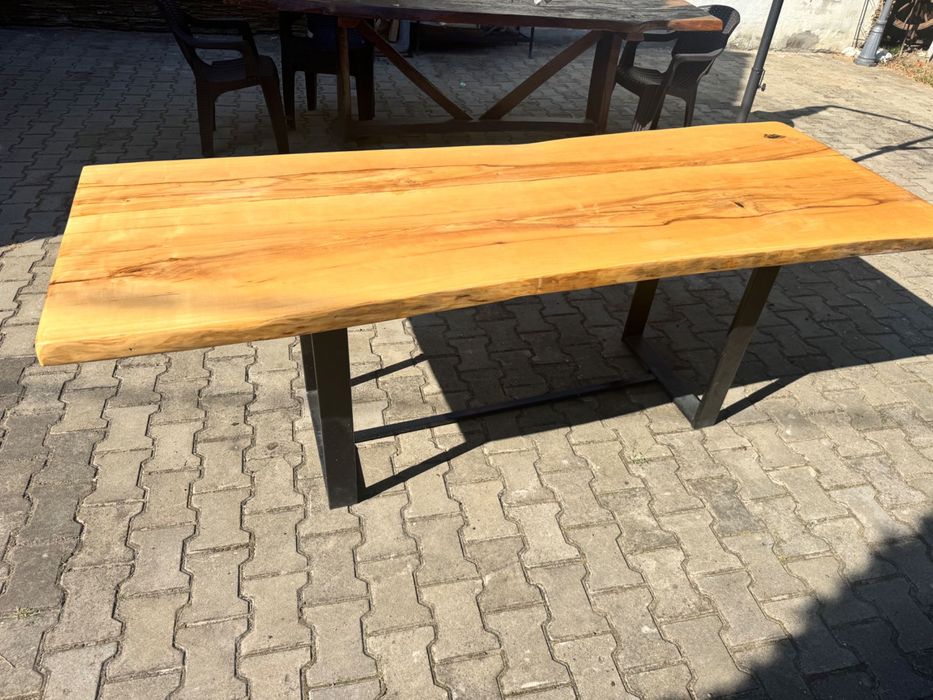 Masă robustă din lemn de frasin