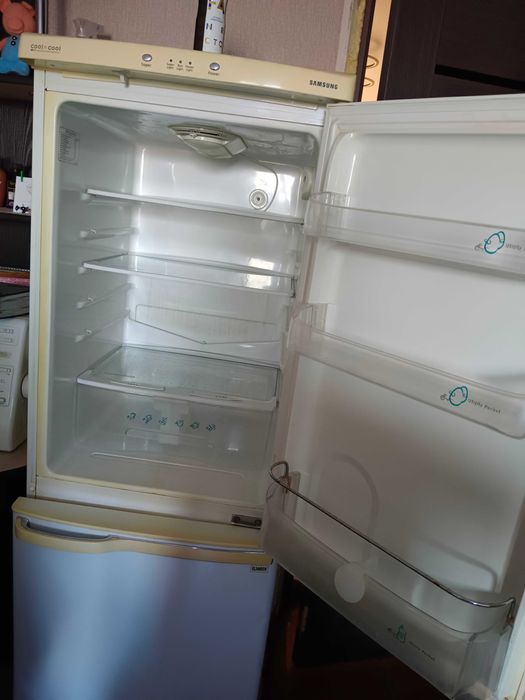 Холодильник Samsung