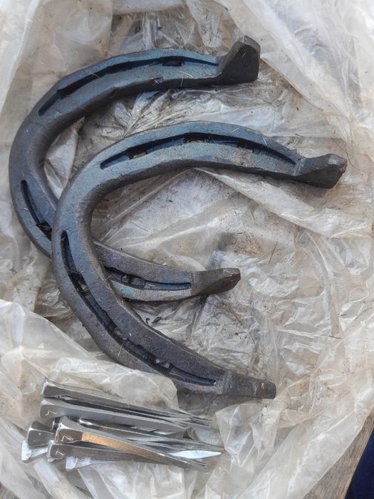 Продам подковы .