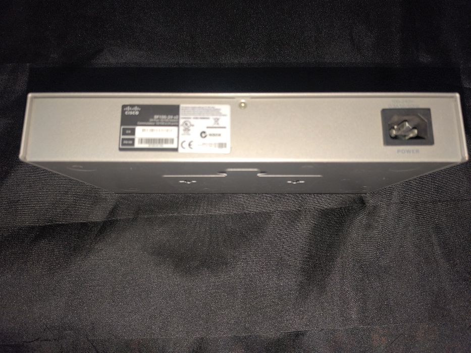 Коммутатор Cisco SF100-24