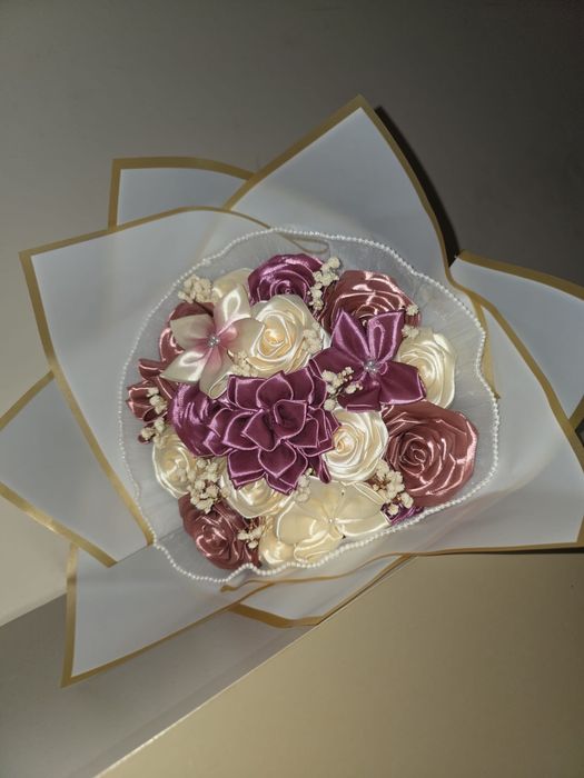 Buchete din Trandafiri de Satin – O Amintire Care Durează o Viață!