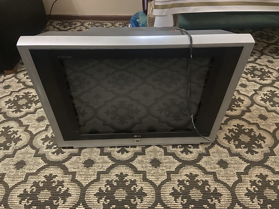 Lg televizor sotiladi kelishamiz