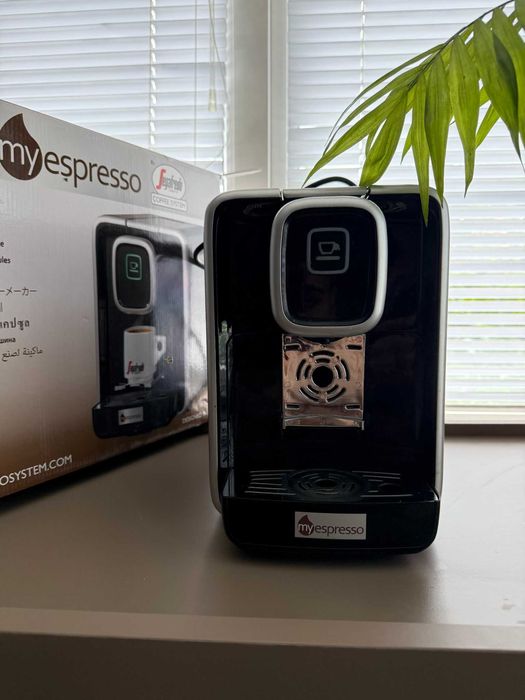 Кафе машина MyEspresso by Segafredo – капсулна, пълен комплект