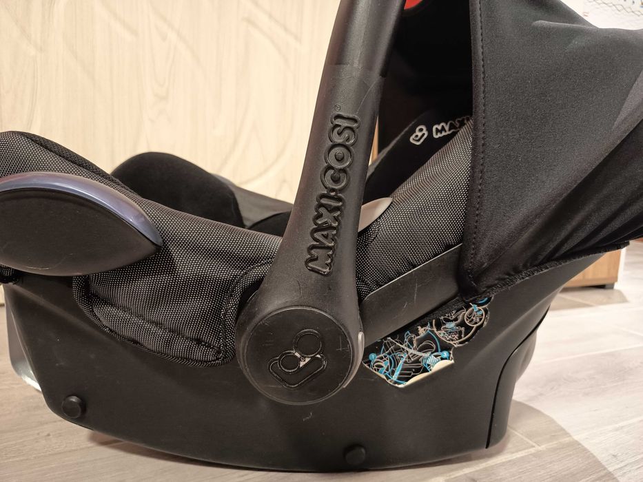 Столче за кола Maxi-Cosi CabrioFix с база EasyBase 2