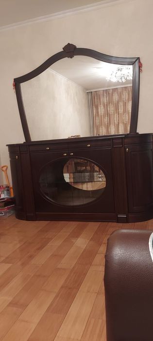 Продаю срочно камод с зерколом и стол