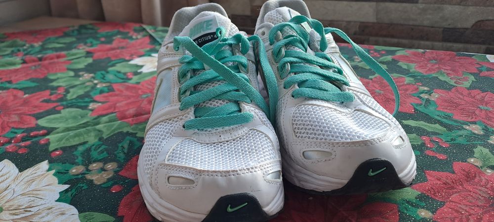 Маратонки NIKE 38,5номер