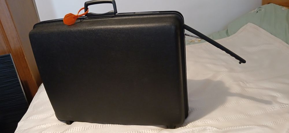 Valiză/troler mare Samsonite cu roți și tija de tragere , rigid