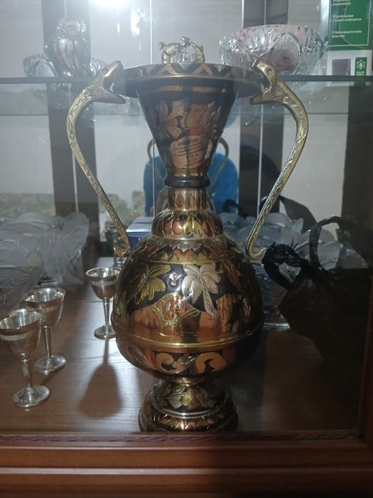 Антикварный кувшин