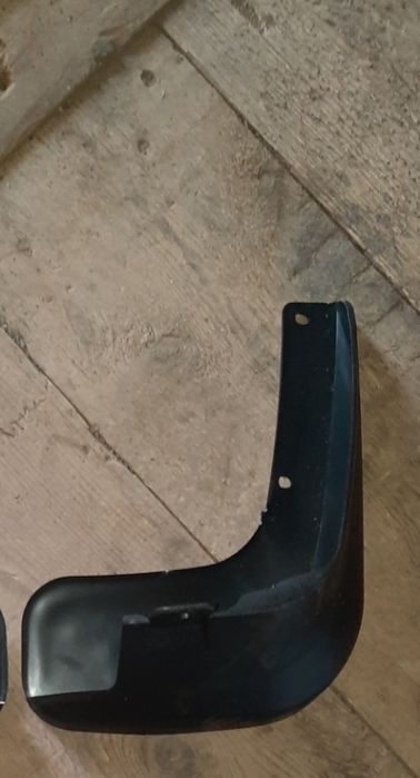 Брызговик кобальт. Передний правый. Один штук.