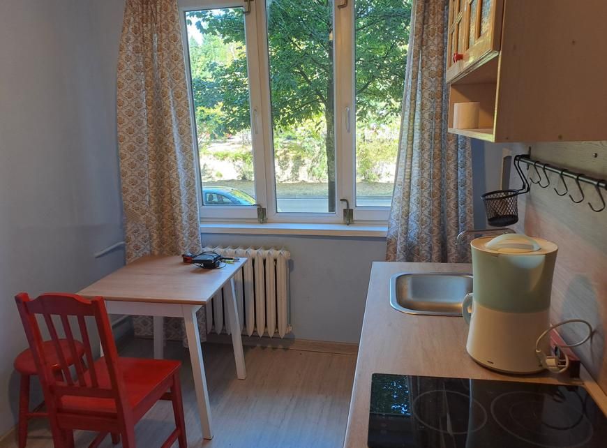 Дава се под наем Тристаен апартамент в София, Докторски паметник - 80 кв.м за 767 € - Снимка #3