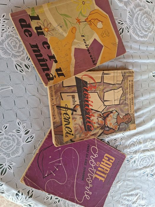 Antique - 3 cărți 1960 : Lucru de mînă, Croitorie pentru femei,  Carte