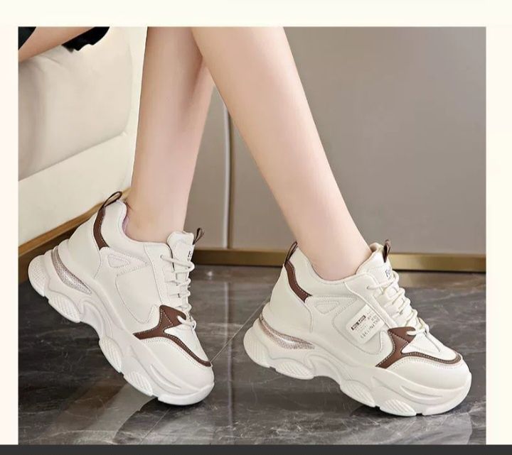 Продаются обувьи.