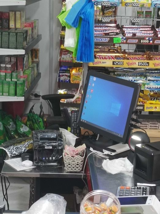 Dokon uchun stelaj haladilnik kanditsaner