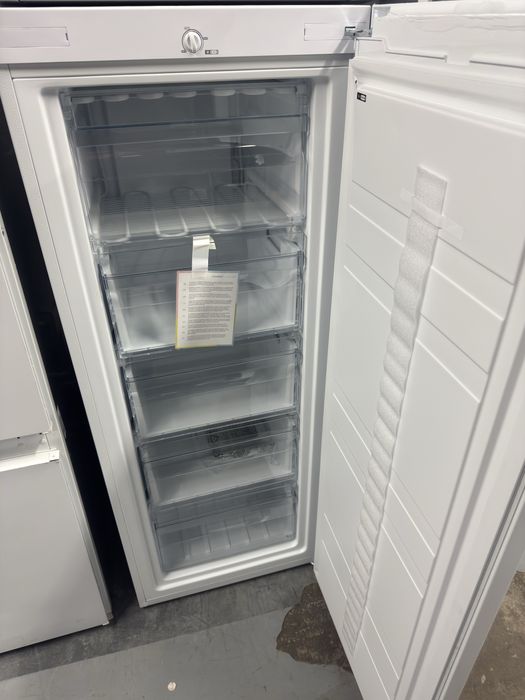 Congelator vertical Comfee RCU160WH2