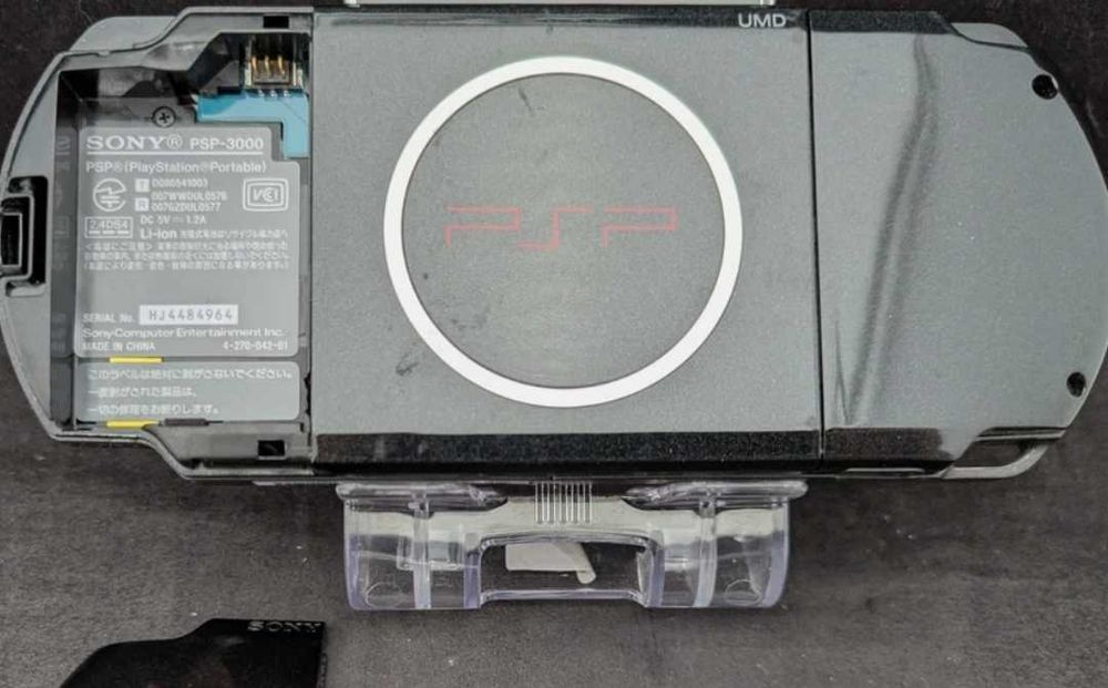 Продавам портативна конзола Sony PSP 3000
