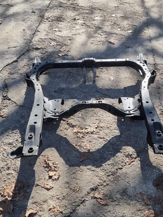 Балка передняя на Subaru Outback BR 2012 год .