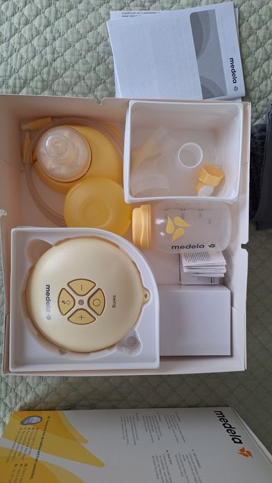 Помпа за кърма Medela Swing и чанта с контейнери за съхранение