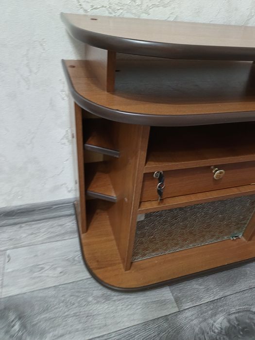 Продам тумбочку.