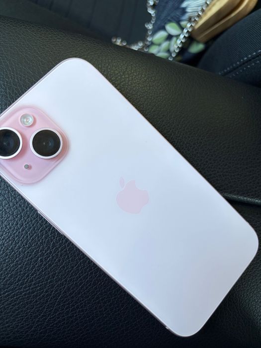 iPhone 15, 128 GB, розов - отлично състояние