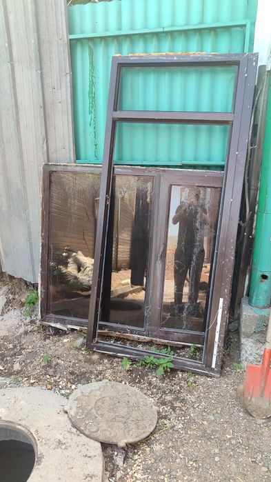 Окно 1 шт  темный пластик