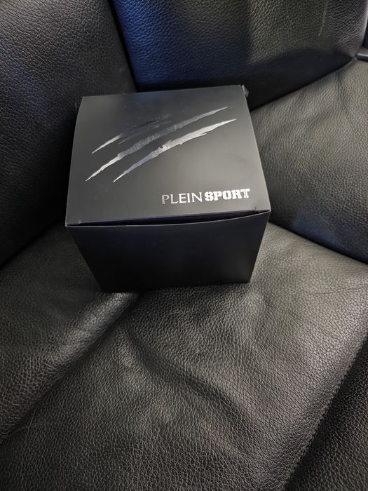 Часовник plein sport  чисто нов