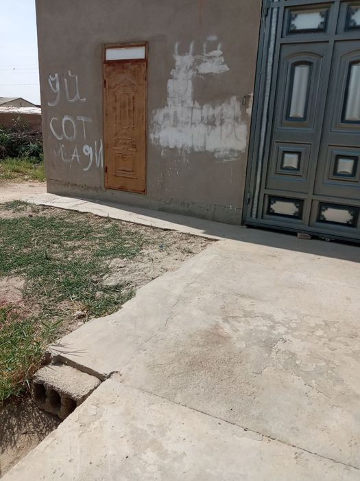Termizda 4sotixli uy sotiladi maktab yonida