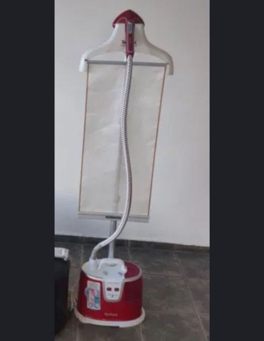 Aparat de calcat Tefal vertical.