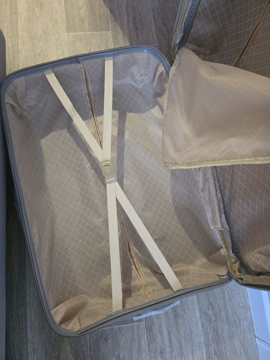 Чемодан поликарбонат