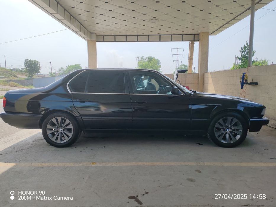 BMW e32 сотилади