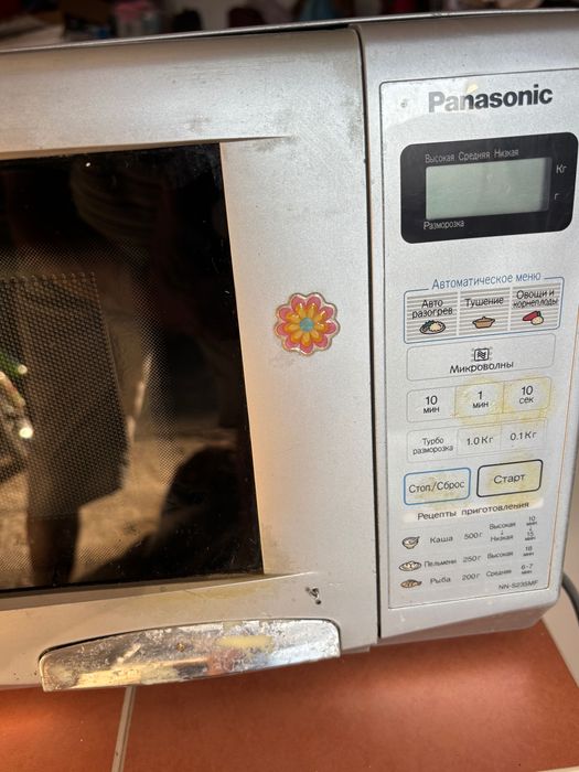 Микроволновая печь “Panasonic”.