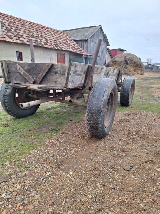 Vand 2 carute tractor sa pentru cai