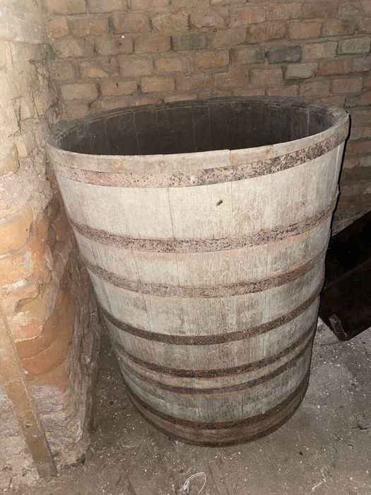 Ciubar din lemn vechi stare buna