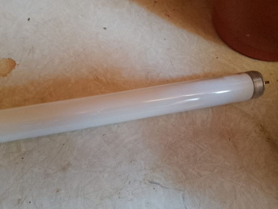 Продам трубчатую лампу