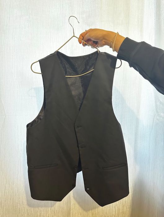 Costum 3 piese marimea M ,nepurtat (comandat de pe reginald )