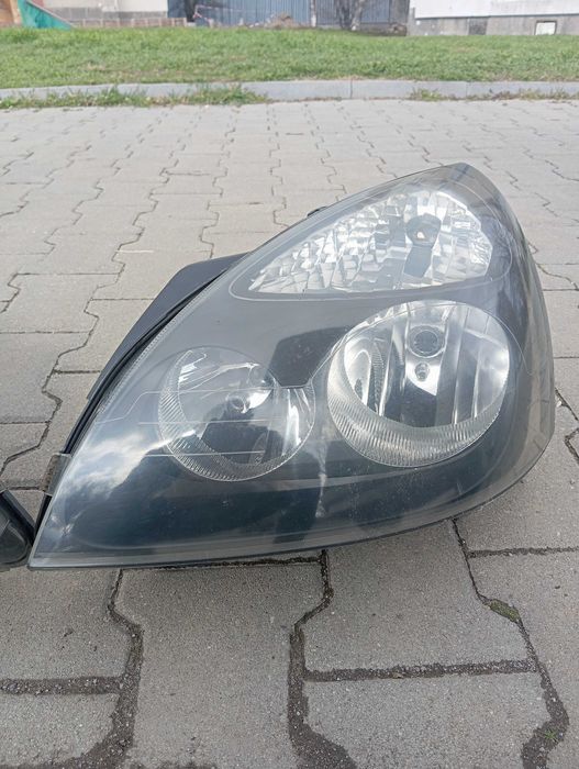 Продавам фарове за Рено Клио 2 2001г