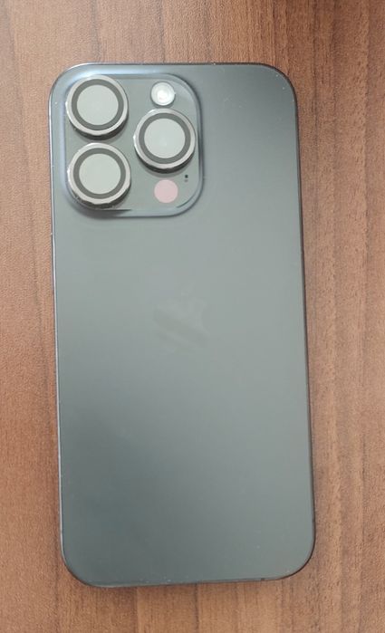 IPxone 15 pro xolati ideal. Yomks 99, zaryad 158 marta qóyilgan.