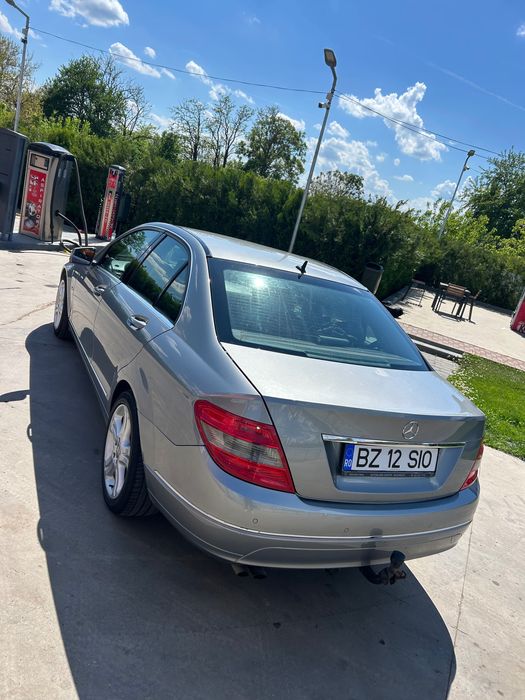 Vând Mercedes Benz C 180 2010