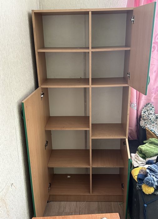 Гарнитур из 3 шкафов и стола