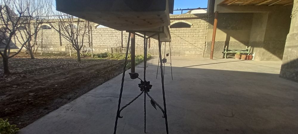 Kora sotiladi 3 metr eniga 26 sm