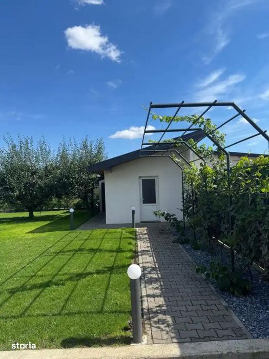 Casa individuala, 302 mp, teren 800 mp, zona Marginea